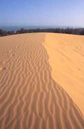 Stranden Mui Ne Beach vid Phan Thiet och dess vackra rda sand dyner