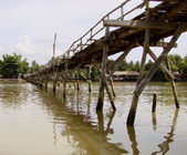 Typisk bro över vietnamesiska floder