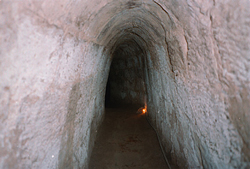 Besök Cu Chi tunnlarna